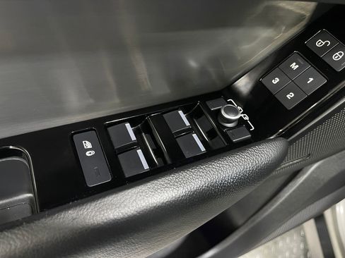 Used 2020 Land Rover Range Rover Velar R-Dynamic S image 17