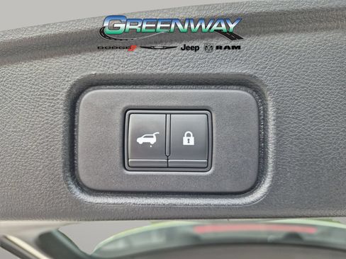 Used 2022 Nissan Pathfinder SL w/ SL Premium Package FWD image 6