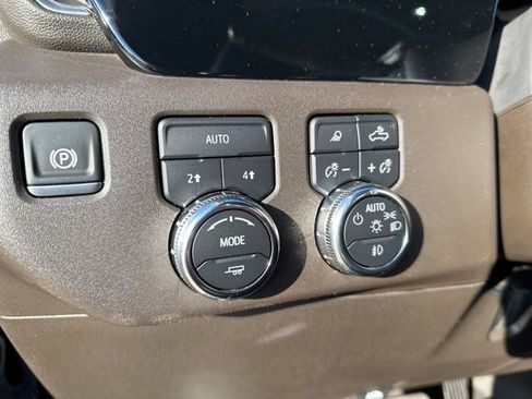 Used 2025 GMC Sierra 1500 SLT image 11