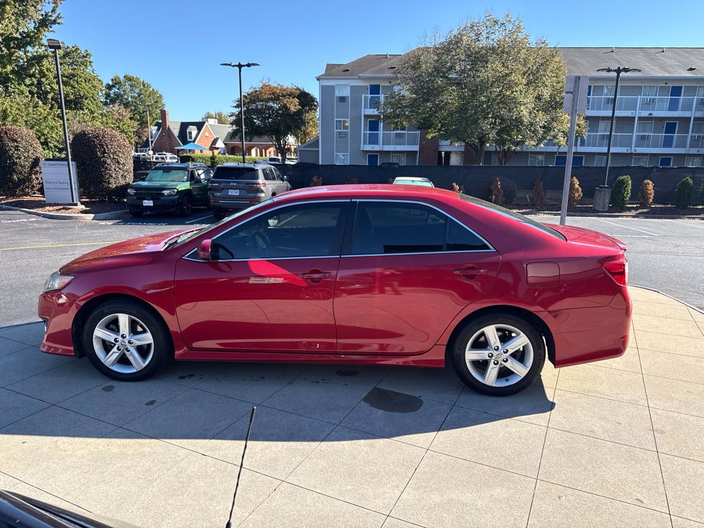 Used 2014 Toyota Camry SE FWD image 4