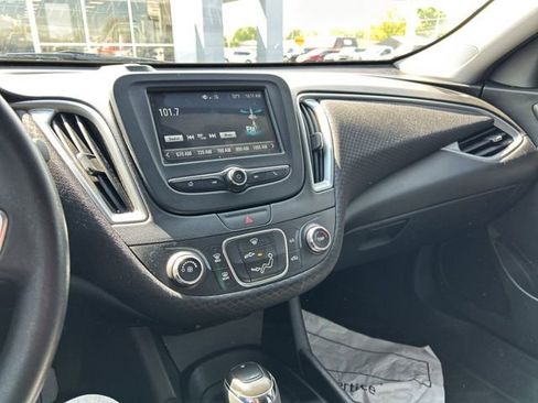 Used 2017 Chevrolet Malibu LS FWD image 34