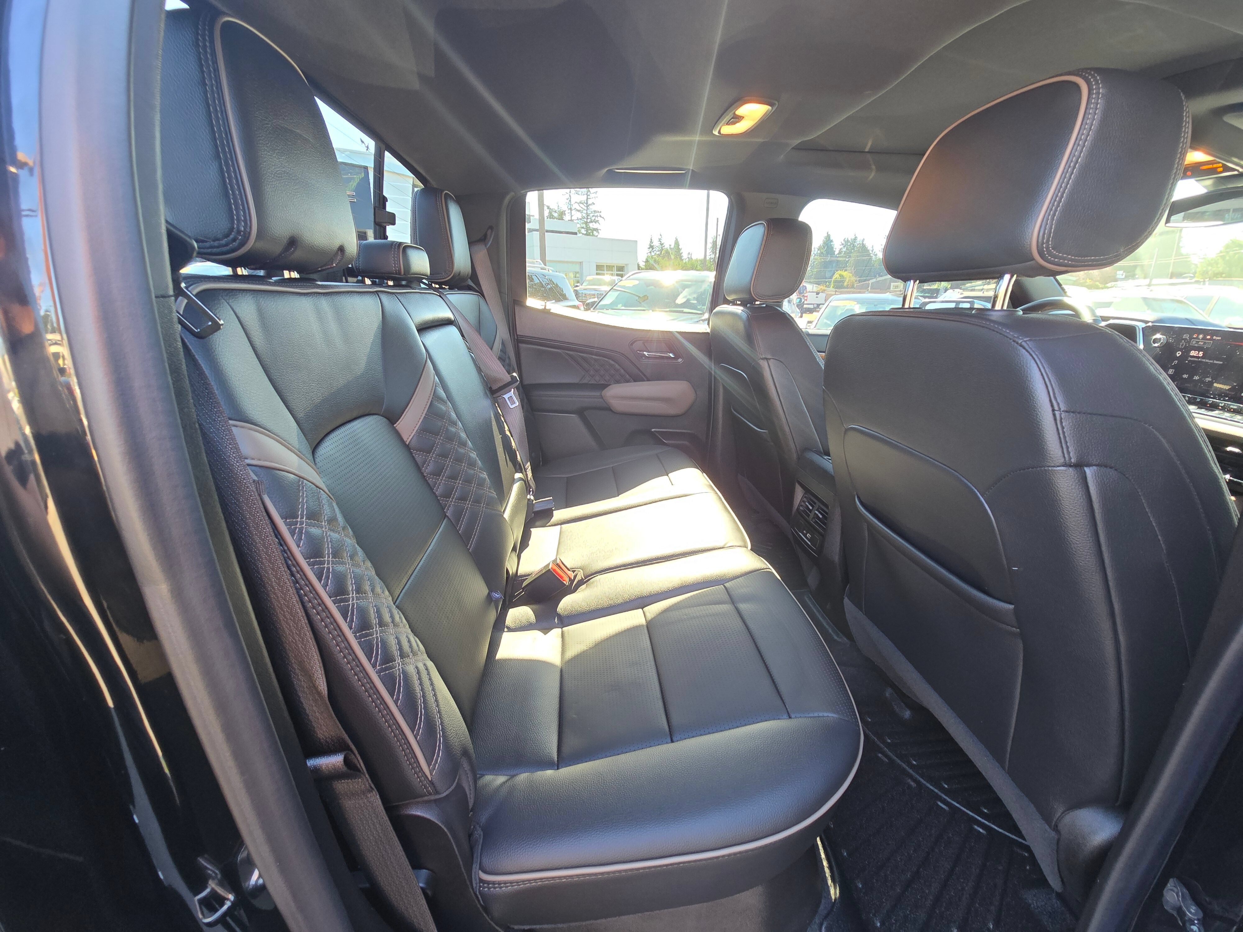 Used 2023 GMC Canyon Denali w/ Denali Black Edition AWD/4WD image 12