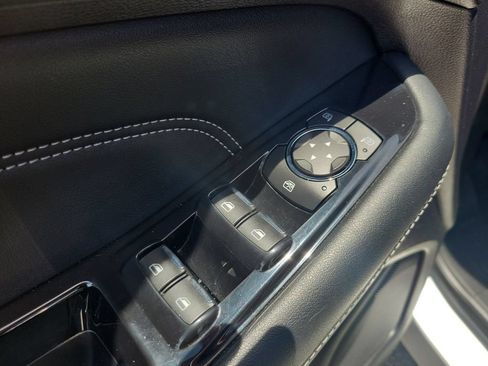 Used 2019 Ford Edge Titanium FWD image 16