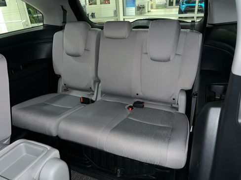 Used 2024 Honda Odyssey EX image 3