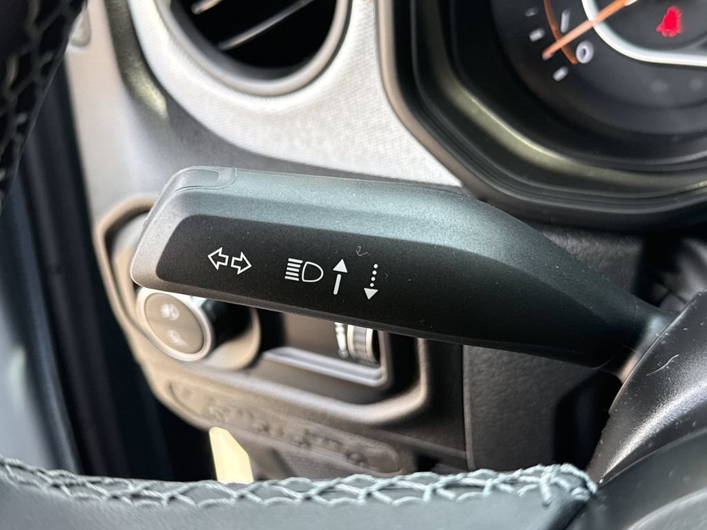 Used 2025 Jeep Gladiator Sport AWD/4WD image 13