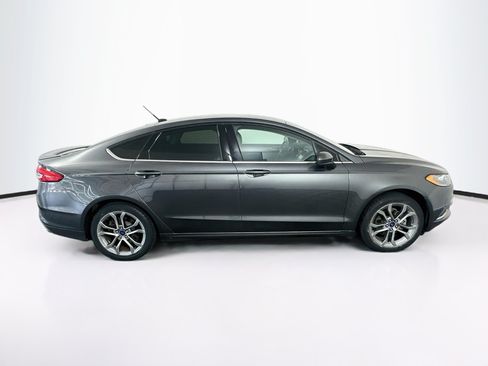 Used 2017 Ford Fusion SE w/ Equipment Group 201A FWD image 10