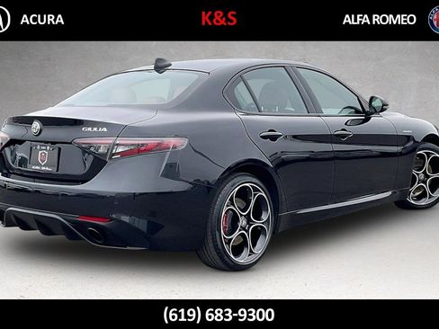 Used 2024 Alfa Romeo Giulia Veloce AWD/4WD image 31