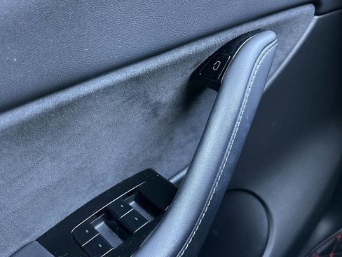 Used 2021 Tesla Model Y Long Range image 25