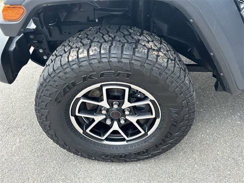 Used 2024 Jeep Gladiator Rubicon w/ Technology Group image 11