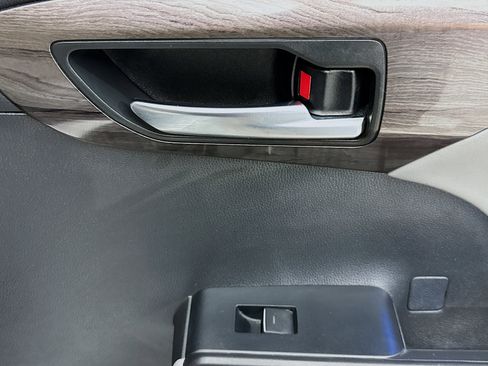 Used 2022 Toyota Highlander Platinum image 30