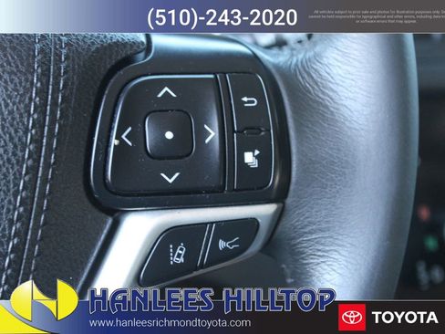 Used 2018 Toyota Sienna XLE Premium w/ Carpet Mat Package FWD image 33
