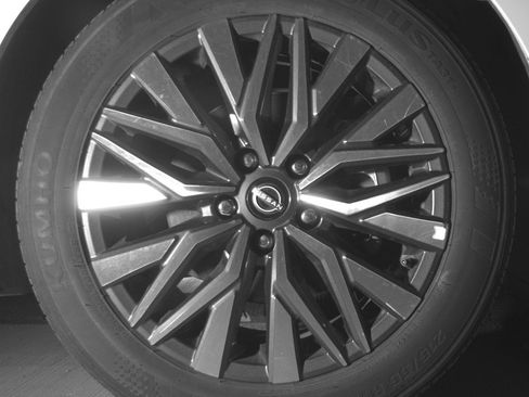 Used 2025 Nissan Altima 2.5 SV FWD image 10