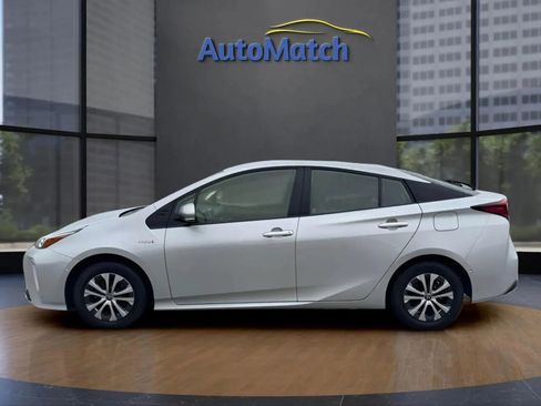 Used 2020 Toyota Prius XLE w/ Preferred Accessory Package image 6