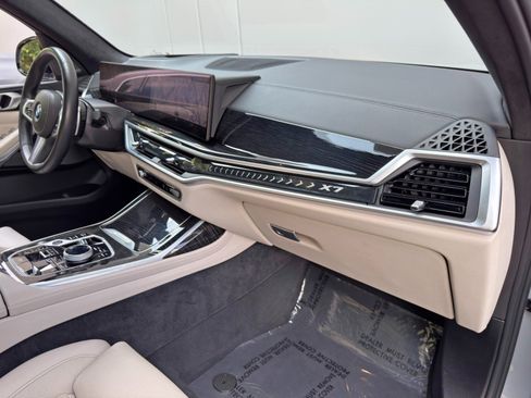 Used 2023 BMW X7 xDrive40i w/ M Sport Package AWD/4WD image 15