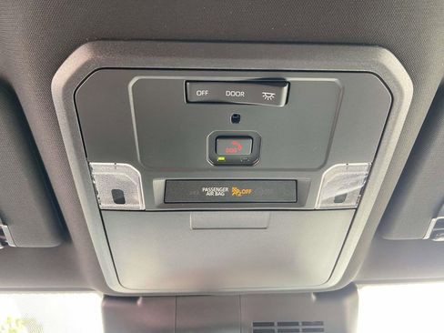 Used 2025 Toyota Tacoma TRD Sport image 18