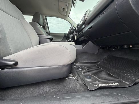 Used 2019 Toyota Tacoma SR5 w/ SR5 Appearance Package (SM) RWD image 14