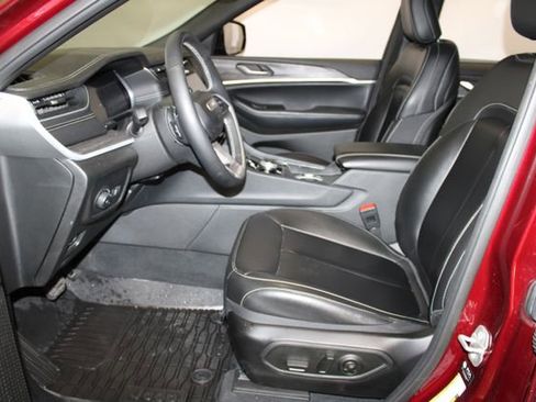 Used 2024 Jeep Grand Cherokee L Limited image 7