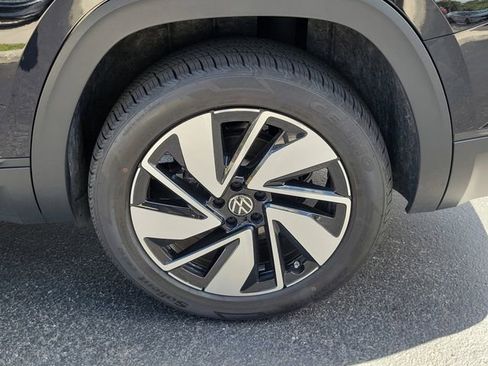 Used 2024 Volkswagen Atlas SE w/ Panoramic Sunroof Package FWD image 7