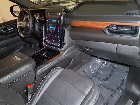 Certified 2025 GMC Yukon XL Denali AWD/4WD image 26