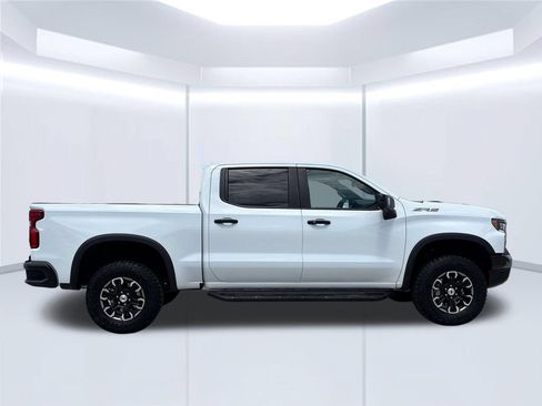 Used 2025 Chevrolet Silverado 1500 ZR2 w/ Technology Package AWD/4WD image 9