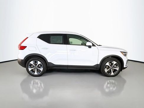 Used 2025 Volvo XC40 B5 Plus AWD/4WD image 8