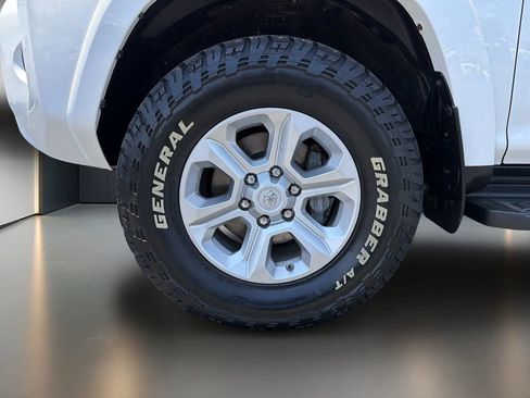 Used 2021 Toyota 4Runner SR5 AWD/4WD image 9