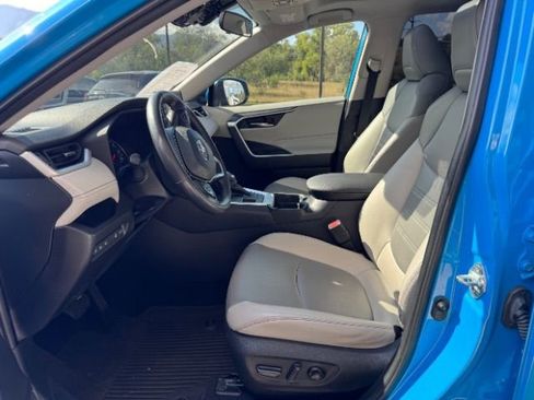 Used 2021 Toyota RAV4 XLE Premium image 20