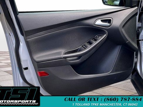Used 2014 Ford Focus SE w/ SE Sport Package FWD image 21