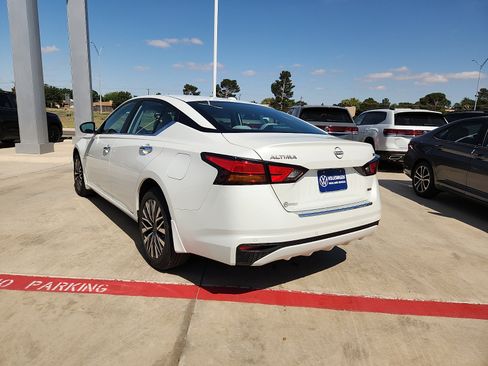 Used 2023 Nissan Altima 2.5 SV AWD/4WD image 5