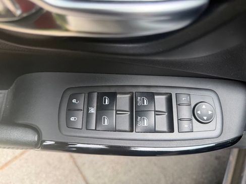 Used 2021 Jeep Cherokee Latitude Plus AWD/4WD image 12