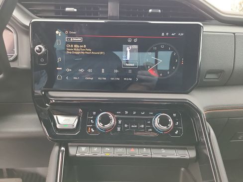 Used 2024 GMC Sierra 2500 AT4 w/ AT4 Preferred Package image 24