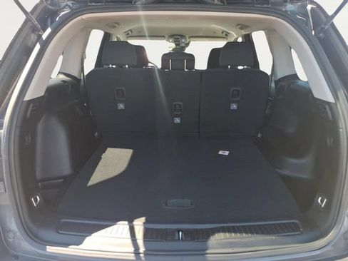 Used 2023 Jeep Grand Cherokee Laredo AWD/4WD image 21