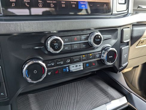 Used 2025 Ford F450 Platinum w/ FX4 Off-Road Package image 30