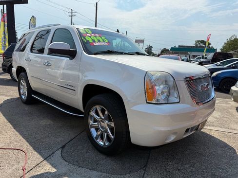 Used 2010 GMC Yukon Denali image 2