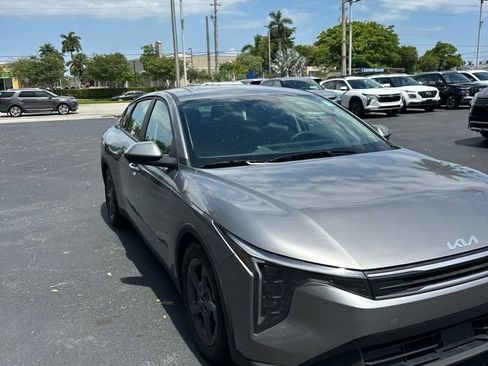 Used 2025 Kia K4 FWD image 7