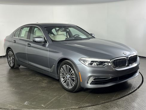 Used 2019 BMW 530e xDrive w/ Executive Package image 2