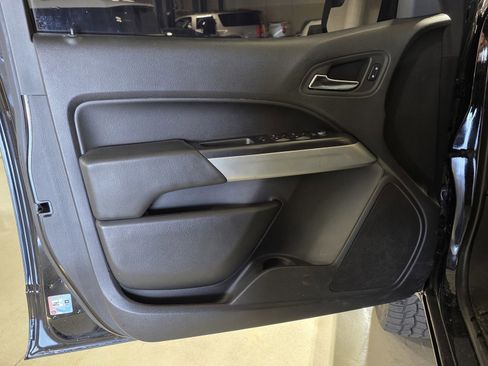 Used 2016 Chevrolet Colorado LT w/ Midnight Edition image 12