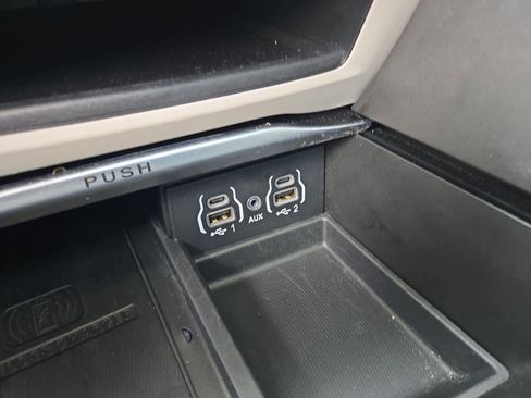 Used 2022 Chrysler Pacifica Limited image 32