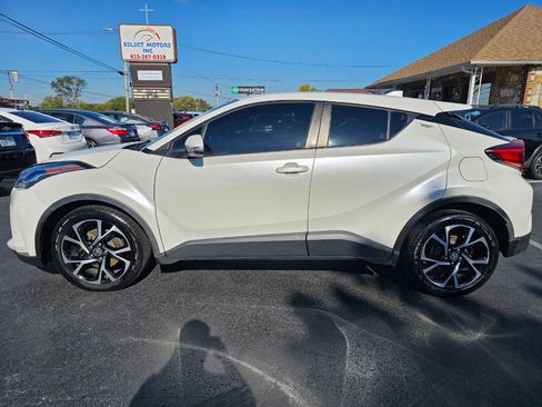 Used 2020 Toyota C-HR XLE image 3