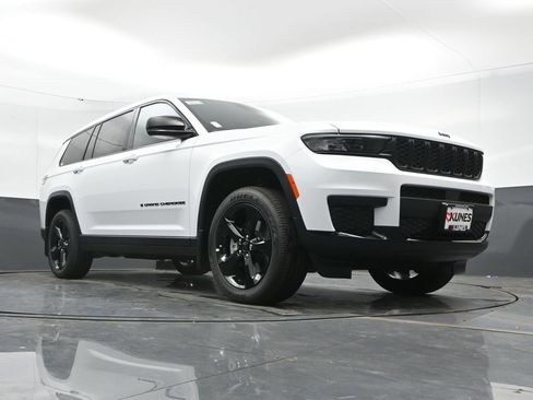 New 2025 Jeep Grand Cherokee L Altitude image 42