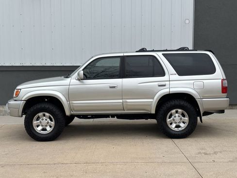 Used 2000 Toyota 4Runner Limited image 10