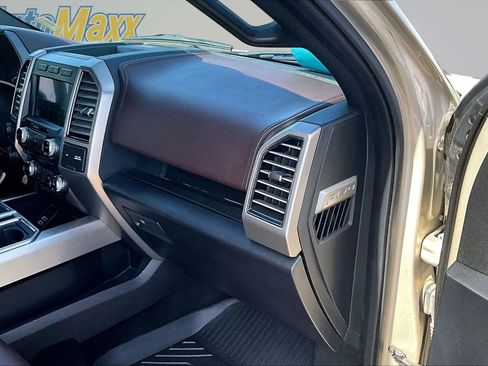 Used 2017 Ford F150 Platinum w/ Equipment Group 701A Luxury AWD/4WD image 32