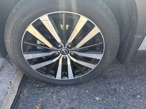 Used 2024 Nissan Pathfinder Platinum w/ Lighting Package (N92) image 9