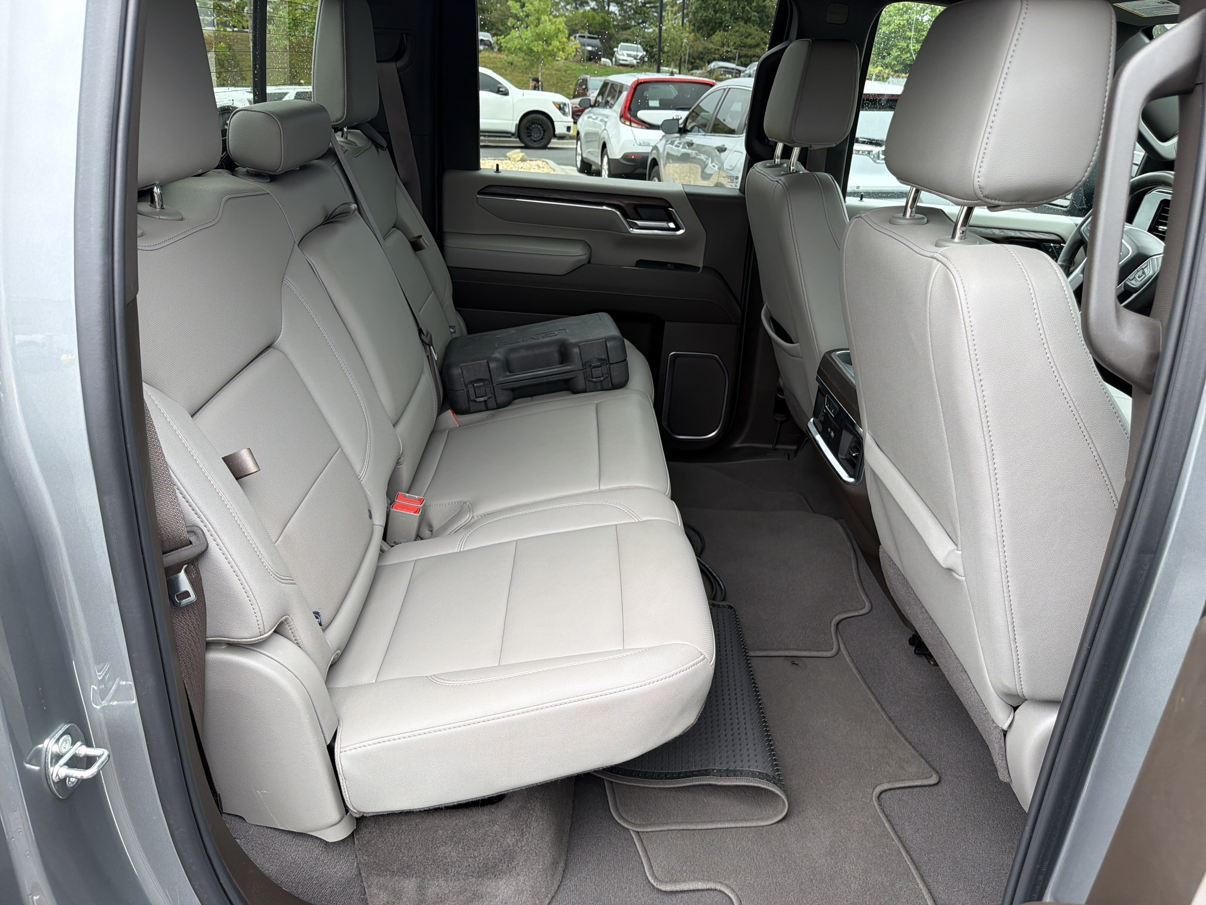 Used 2024 GMC Sierra 2500 SLT w/ SLT Premium Package AWD/4WD image 15