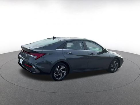 Used 2025 Hyundai Elantra SEL image 15