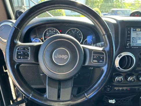 Used 2011 Jeep Wrangler Unlimited Sahara w/ Connectivity Group AWD/4WD image 15