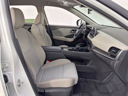 Used 2023 Nissan Rogue SV image 14