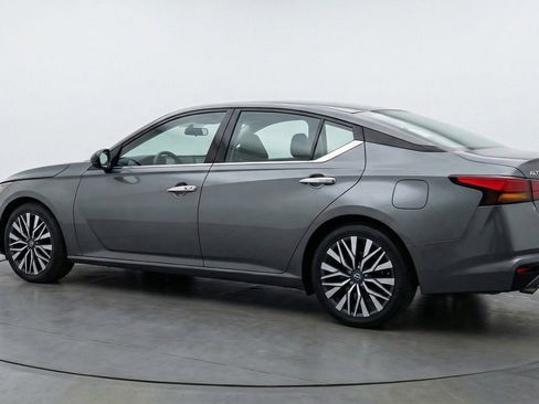Used 2025 Nissan Altima 2.5 SV image 6