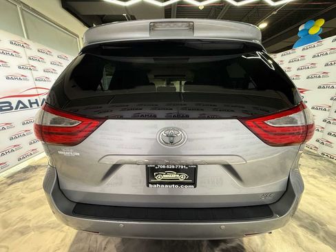 Used 2017 Toyota Sienna XLE w/ XLE Navigation Package AWD/4WD image 8