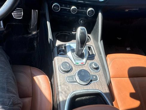 Used 2022 Alfa Romeo Giulia Ti AWD/4WD image 9